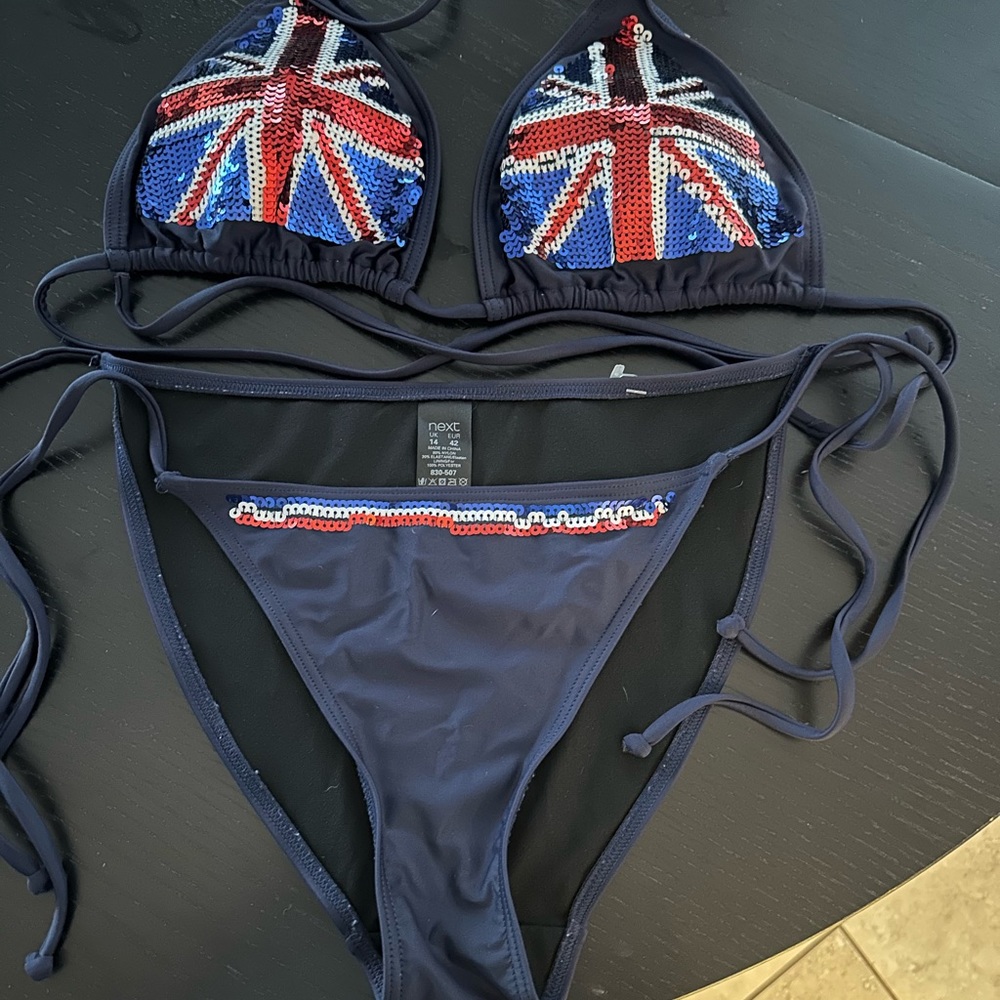 Unión jack swim top amd bottoms.